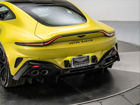 Used 2025 Aston Martin V8 Vantage Coupe image 28