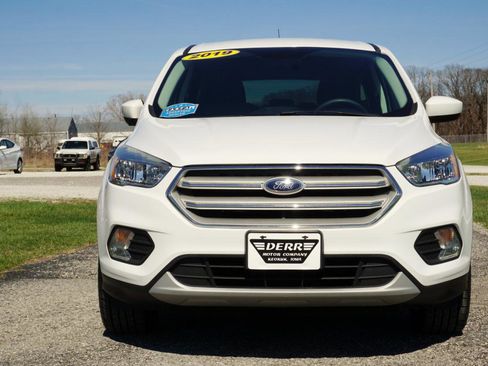 Used 2019 Ford Escape SE image 3