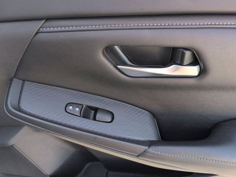 Used 2025 Nissan Sentra SV FWD image 33