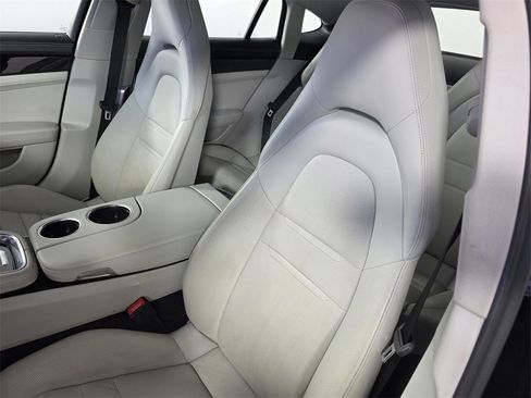 Used 2019 Porsche Panamera 4 image 11