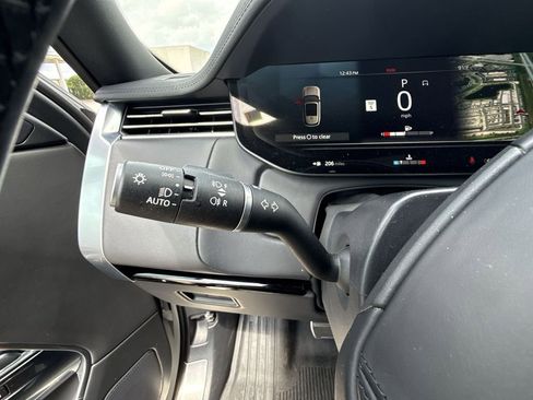 Used 2023 Land Rover Range Rover Long Wheelbase SE image 27