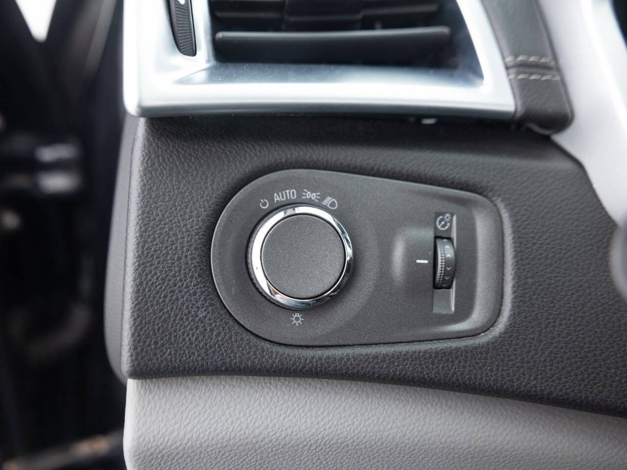 Used 2011 Cadillac SRX Luxury FWD image 36