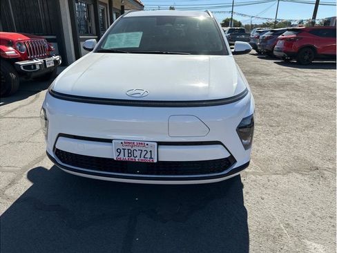 Used 2025 Hyundai Kona SEL FWD image 2