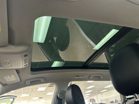 Used 2017 Volkswagen Golf Alltrack S image 18