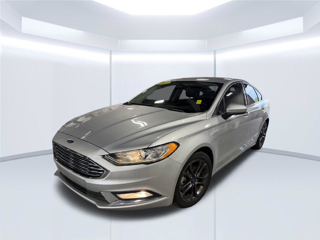 Used 2018 Ford Fusion SE w/ Equipment Group 201A FWD image 2