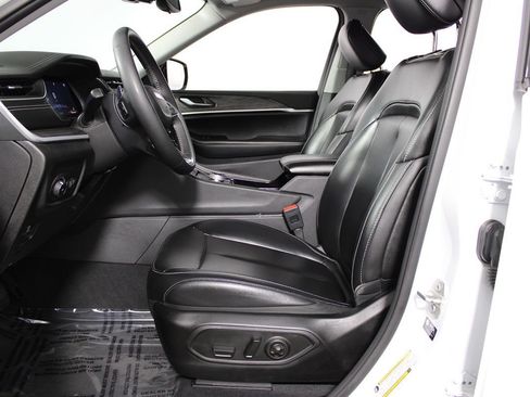 Used 2023 Jeep Grand Cherokee L Limited RWD image 7