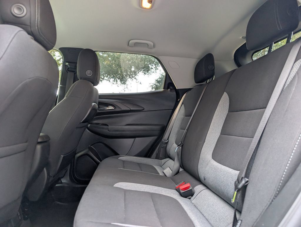 Used 2023 Chevrolet TrailBlazer LT w/ Convenience Package FWD image 17
