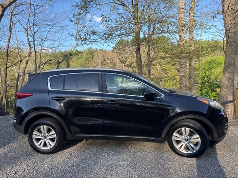 Used 2017 Kia Sportage LX w/ LX Popular Package image 4