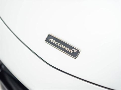 Used 2025 McLaren Artura Spider image 20