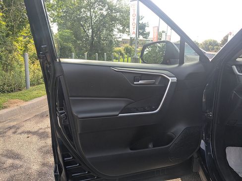 Used 2024 Toyota RAV4 XLE FWD image 11