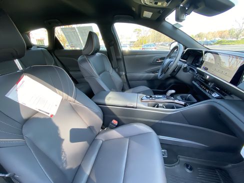 Certified 2025 Toyota Crown Signia image 20