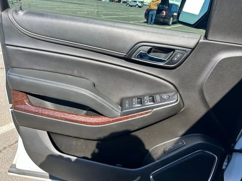Used 2019 GMC Yukon XL SLT w/ Open Road Package AWD/4WD image 17