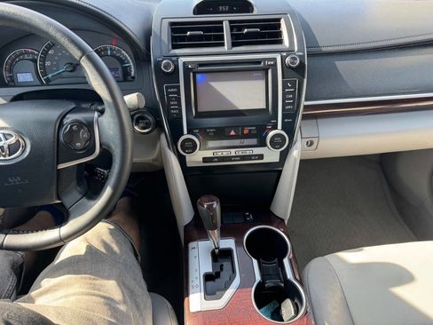 Used 2013 Toyota Camry XLE w/ Leather Pkg image 16