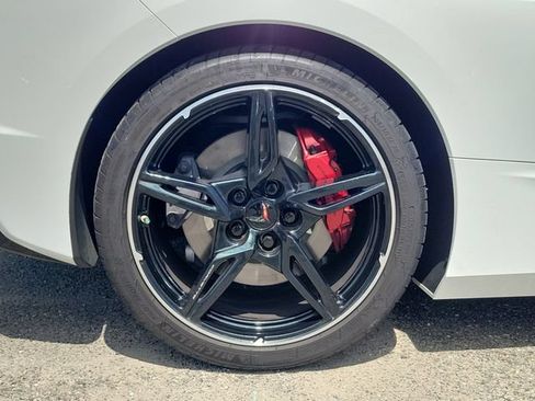 Used 2024 Chevrolet Corvette Stingray Premium Conv w/ Z51 Performance Package RWD image 7