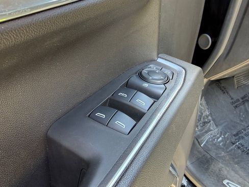 Used 2025 Chevrolet Silverado 1500 LT image 25