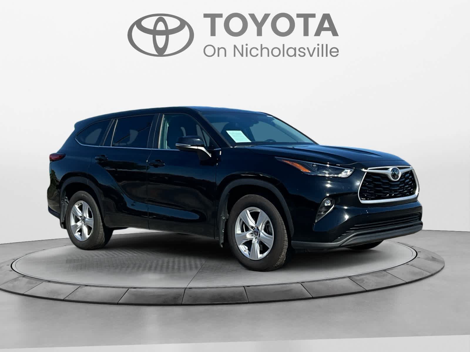 Used 2023 Toyota Highlander LE FWD image 7