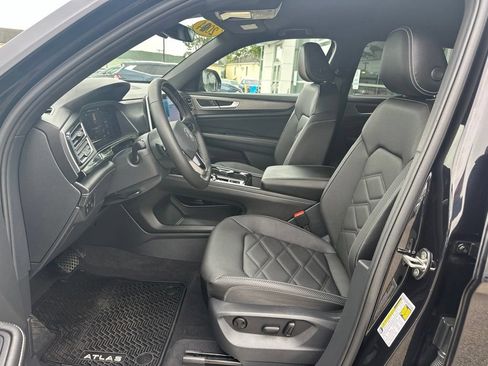 Used 2024 Volkswagen Atlas Cross Sport SE AWD/4WD image 13