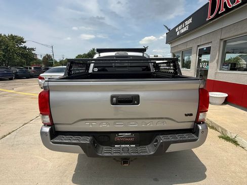 Used 2017 Toyota Tacoma TRD Off-Road w/ Premium & Technology Package AWD/4WD image 8