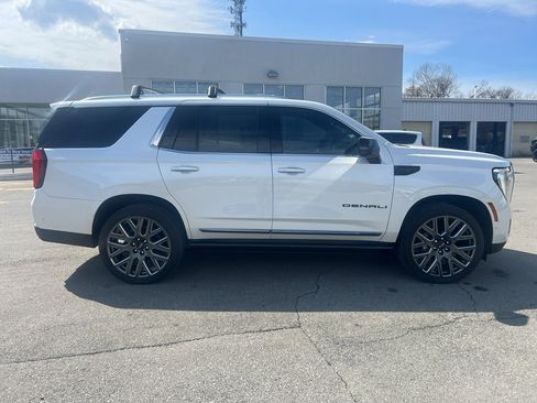 Used 2025 GMC Yukon Denali Ultimate w/ LPO, Floor Liner Package image 4