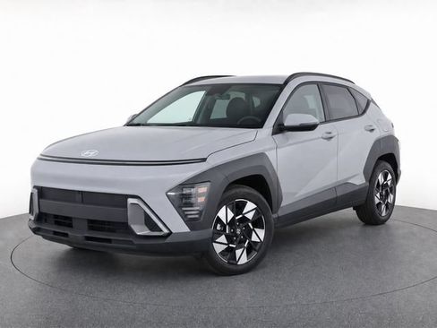 Used 2025 Hyundai Kona SEL FWD image 8