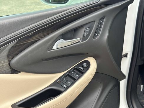 Used 2019 Buick Envision Premium w/ Driver Confidence Package image 17