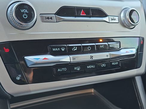 Certified 2022 Ford Explorer XLT w/ Equipment Group 202A image 18