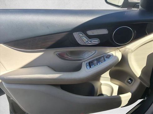 Used 2020 Mercedes-Benz GLC 300 image 7
