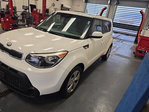 Used 2014 Kia Soul FWD image 2
