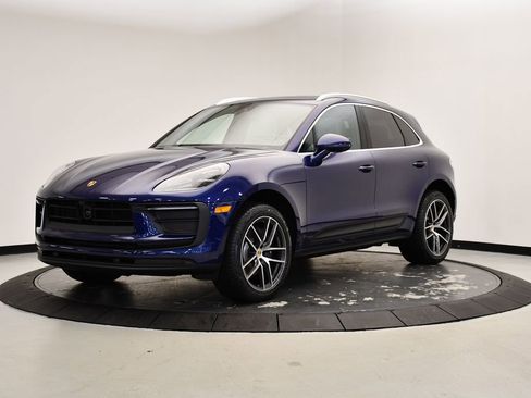 Certified 2025 Porsche Macan image 1