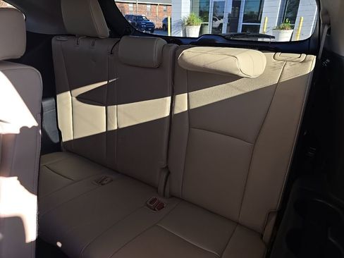 Used 2023 Toyota Highlander Limited FWD image 28