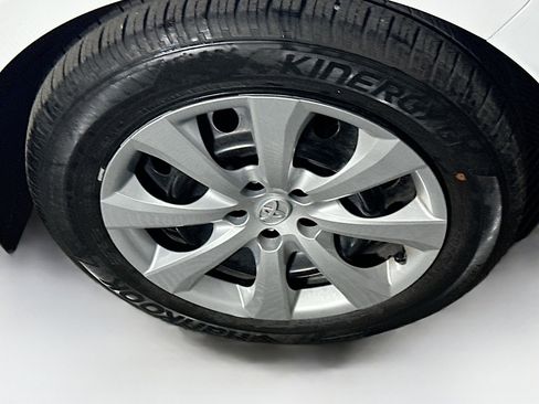 Used 2024 Toyota Corolla LE image 11