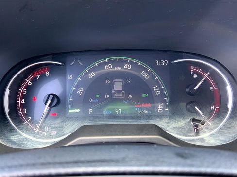 Used 2025 Toyota RAV4 XLE FWD image 49