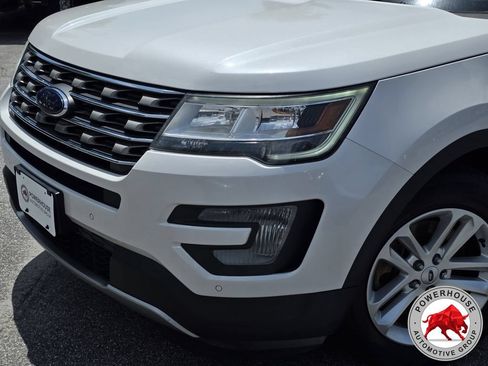 Used 2017 Ford Explorer XLT w/ Equipment Group 202A FWD image 10