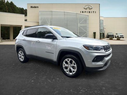 Used 2024 Jeep Compass Latitude AWD/4WD image 3