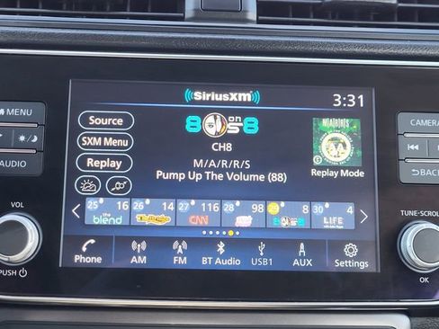 Used 2025 Nissan Leaf S image 7