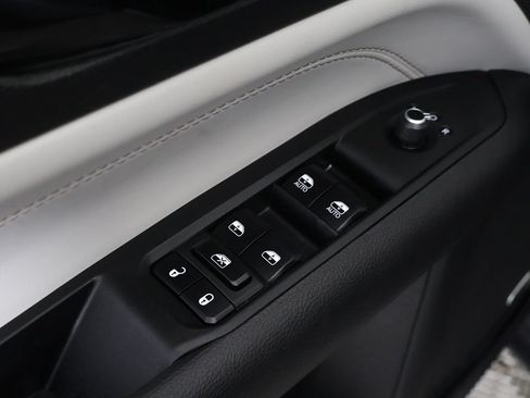 Used 2024 Jeep Compass Limited w/ Sun and Sound Group AWD/4WD image 38