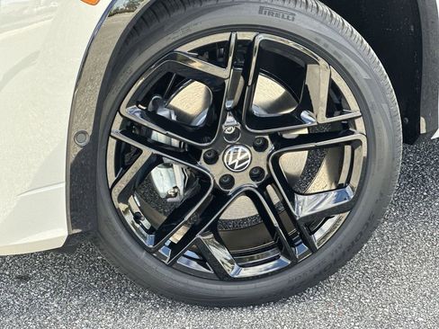 New 2026 Volkswagen Tiguan SE R-Line image 10