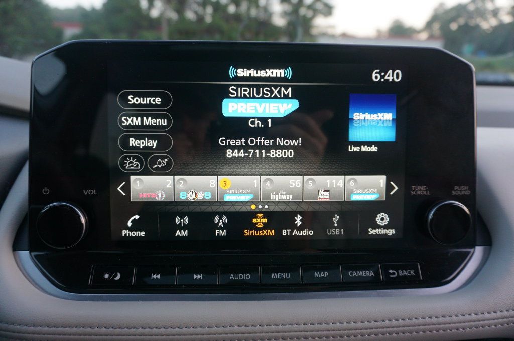 Used 2023 Nissan Rogue SL w/ SL Premium Package FWD image 11