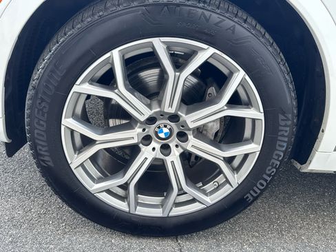 Used 2022 BMW X7 xDrive40i w/ Premium Package AWD/4WD image 9