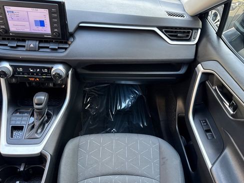 Used 2022 Toyota RAV4 XLE image 28