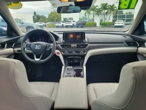 Used 2018 Honda Accord EX image 2