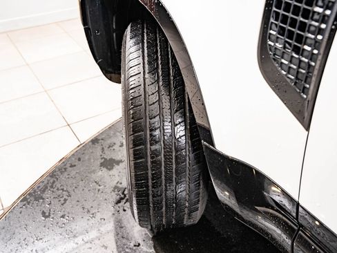 Used 2024 Land Rover Defender 110 X-Dynamic SE AWD/4WD image 51