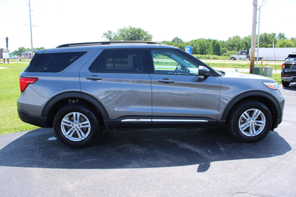 Used 2024 Ford Explorer XLT AWD/4WD image 16