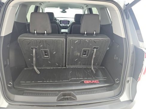 Used 2023 GMC Acadia SLE w/ Driver Convenience Package image 7