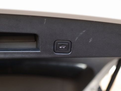 Used 2025 Chevrolet Traverse LT image 31