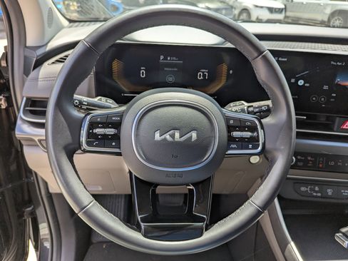 Certified 2025 Kia Carnival FWD image 29