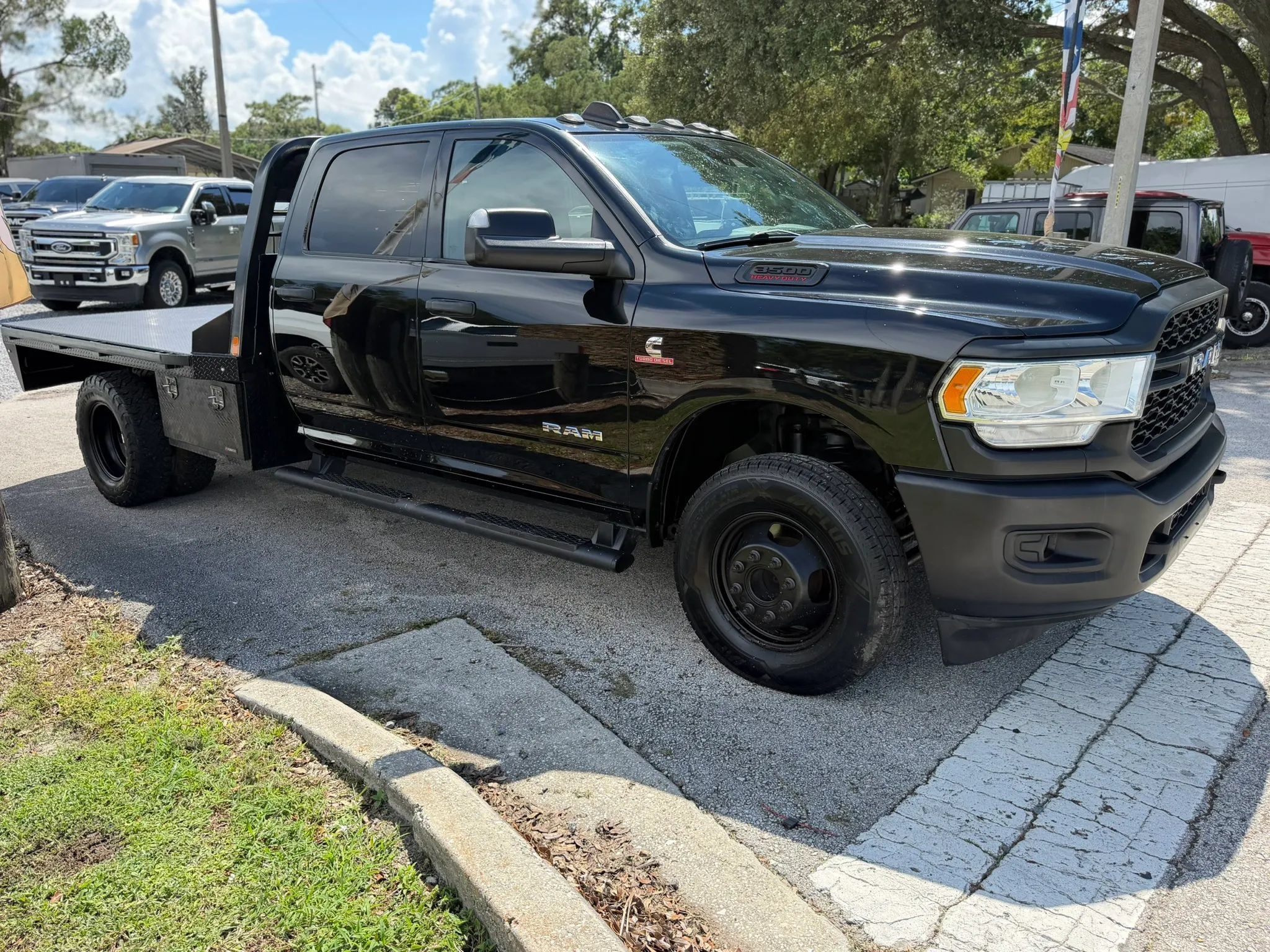 Used 2022 RAM 3500 Tradesman w/ Safety Group AWD/4WD image 3