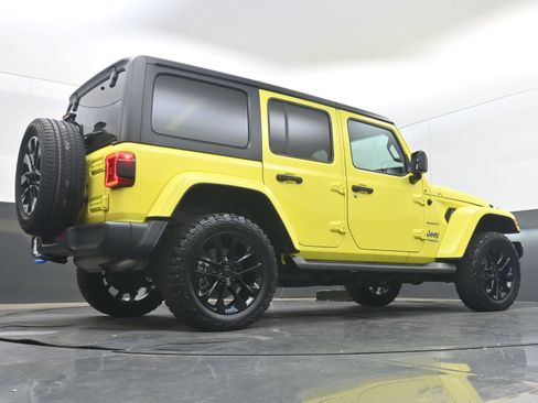Used 2022 Jeep Wrangler Unlimited Sahara w/ Cold Weather Group AWD/4WD image 29