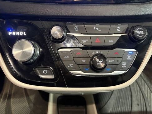 Used 2017 Chrysler Pacifica Touring Plus w/ Tire & Wheel Group image 18