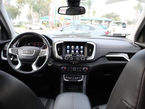 Used 2024 GMC Terrain SLT image 16